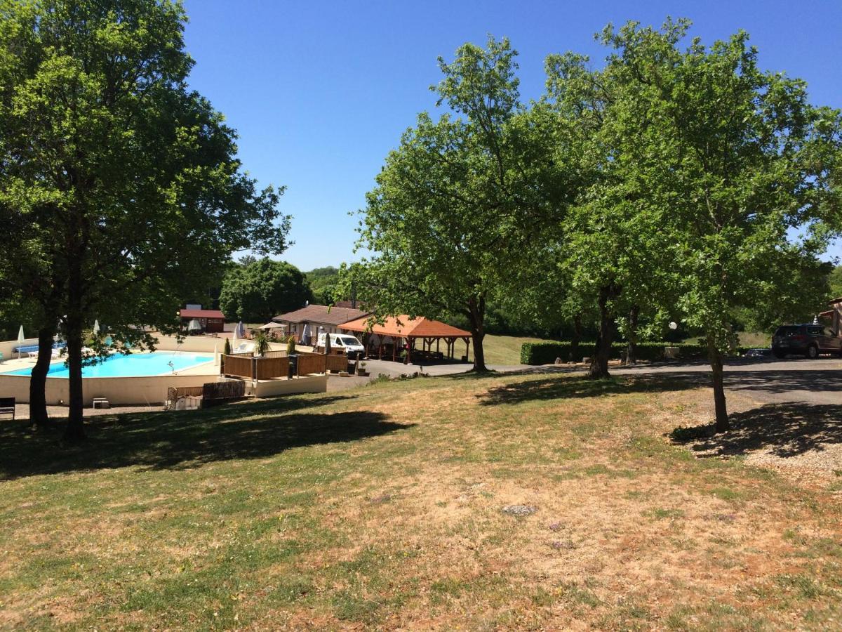 Hotel Les Sentiers Du Causse Lentillac du Causse Exterior foto